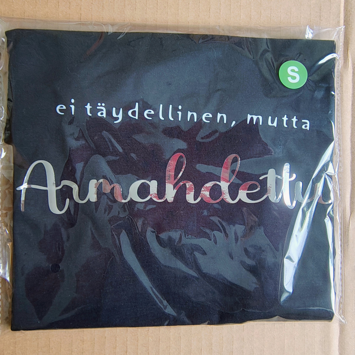 T-paita "Armahdettu" (Musta, S-koko) - OUTLET