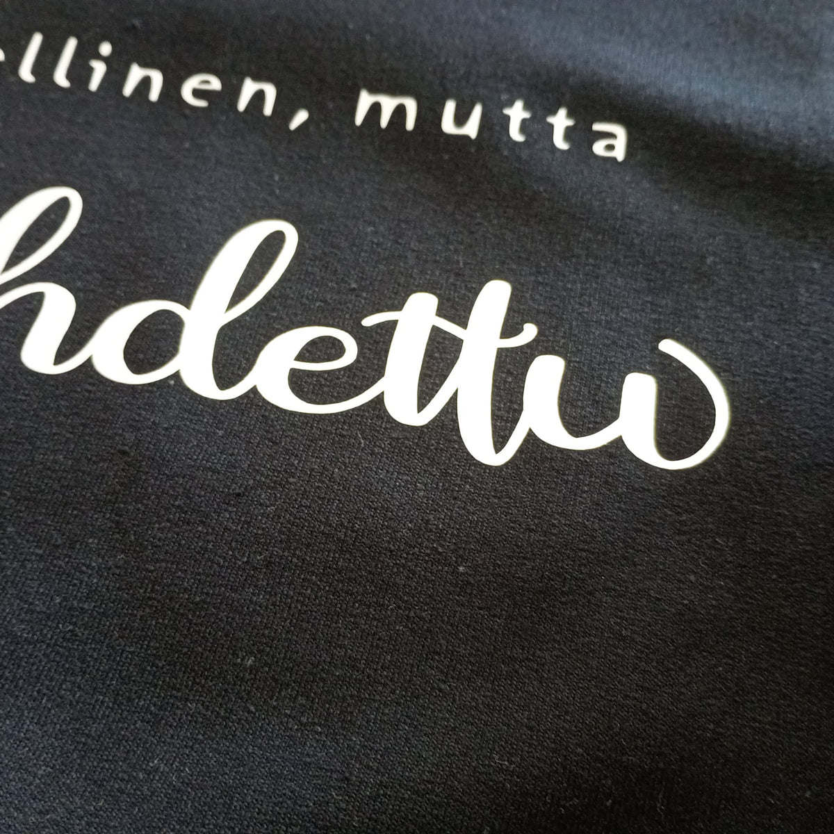 Huppari "Armahdettu" - Musta, M-koko